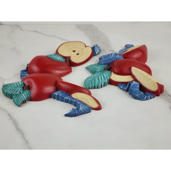 Home Interiors Red Apple Plaque Wall Decor Hanging 1998 Hard Plastic 8 3/4" x2 - Picture 10 of 16